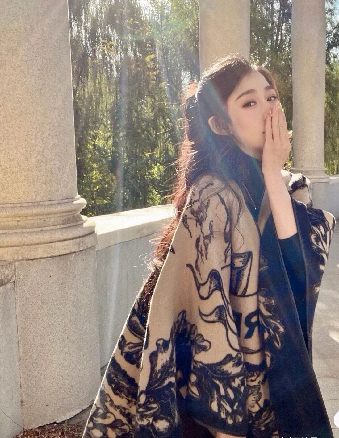 【BURBERRY バーバリー 】バーバリー最新作ナイトウォーホース両面ジャガードショールケープ‼ ️定番中の定番