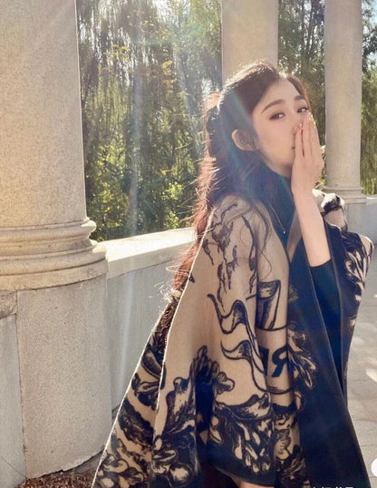 【BURBERRY バーバリー 】バーバリー最新作ナイトウォーホース両面ジャガードショールケープ‼ ️定番中の定番