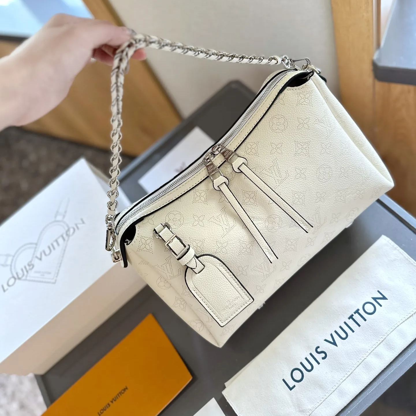 Louis Vuitton◇Lv ベラ トートバッグ