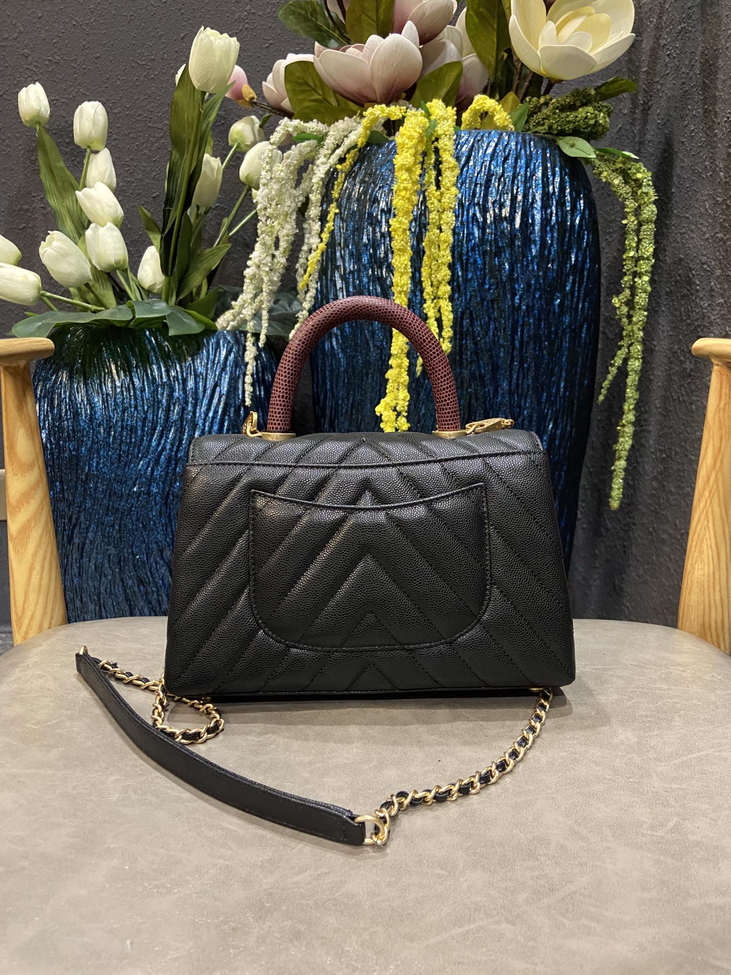 Chanel Cowhide handbag A92990