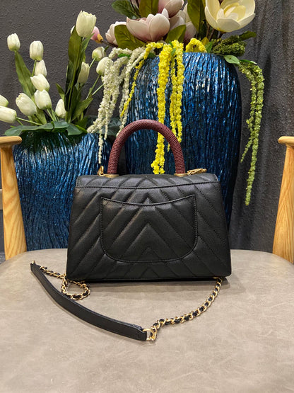 Chanel Cowhide handbag A92990