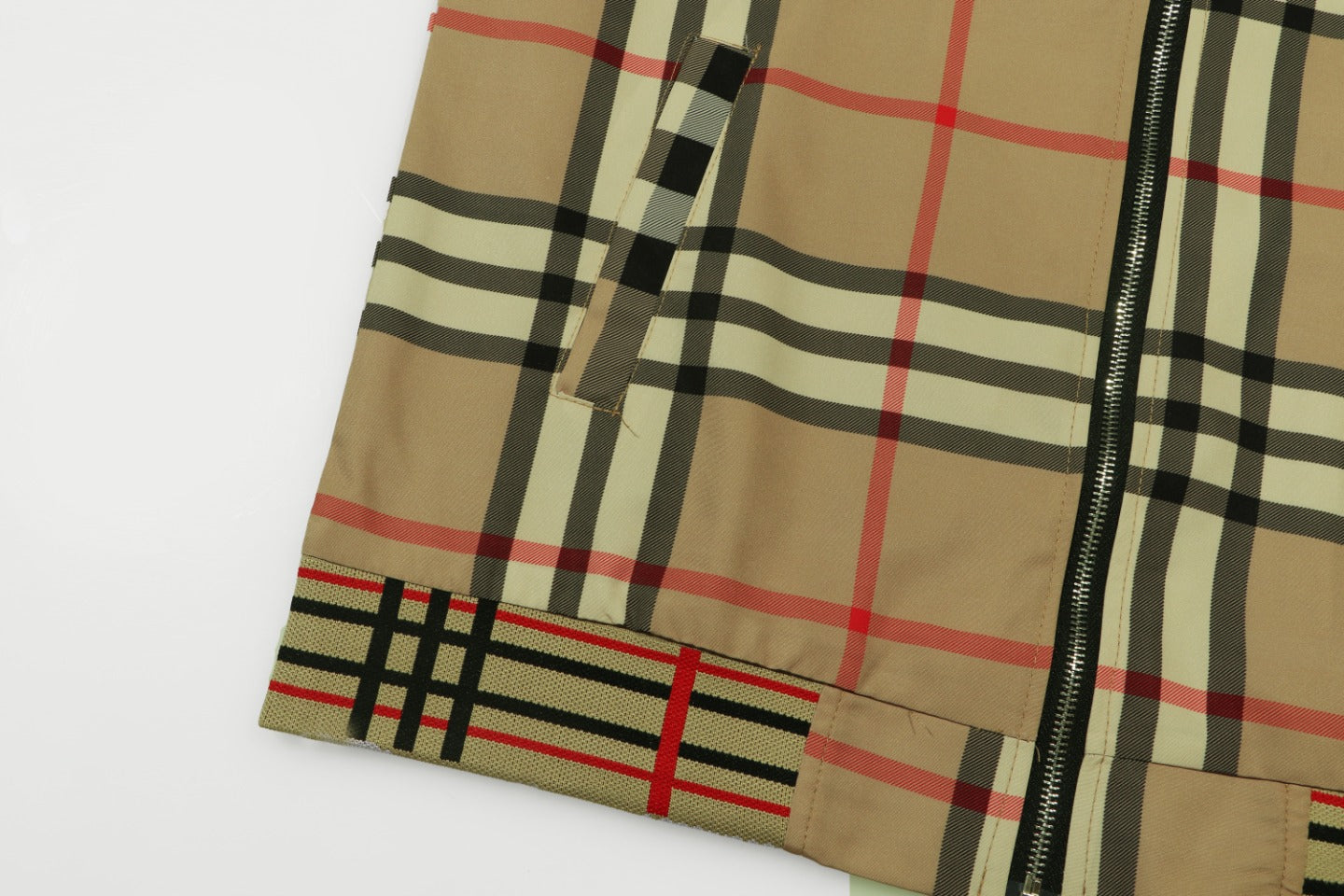 【BURBERRY 公式旗艦店】バーバリー ジャケット着 好評に付き再入荷！