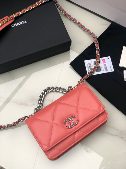 CHANEL 19 WALLET ON CHAIN 0957