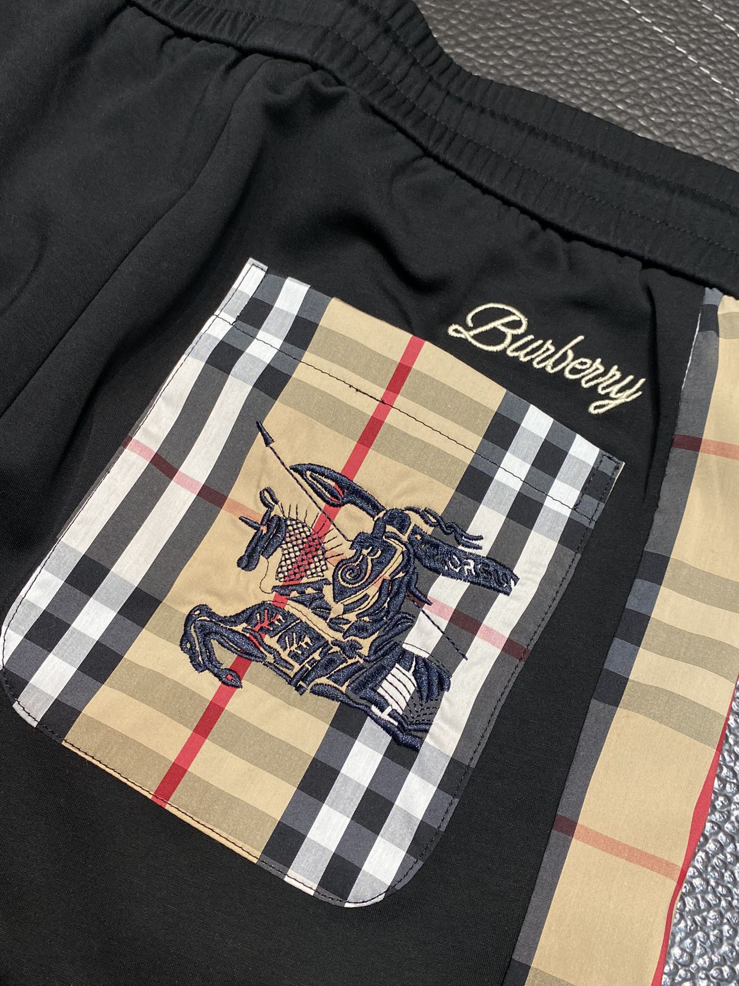 【Burberry 公式 旗艦店】カジュアルパンツ、レギンス