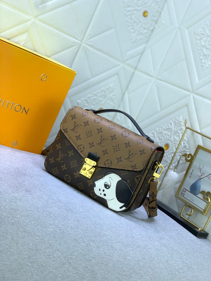 LouisVuitton モノグラムキャンバスボディにグレイン牛革のレオパードパッチ付き M47203 M40780