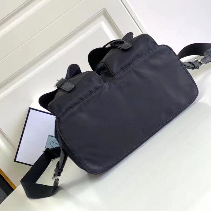 【PRADA 公式旗艦店】プラダ リュックサック当日出荷 好評に付き再入荷！32*30*15CM