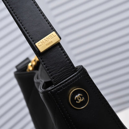 【Chanel 】【シャネル】ショルダーバッグ & クロスボディバッグ 28x29x7 cm