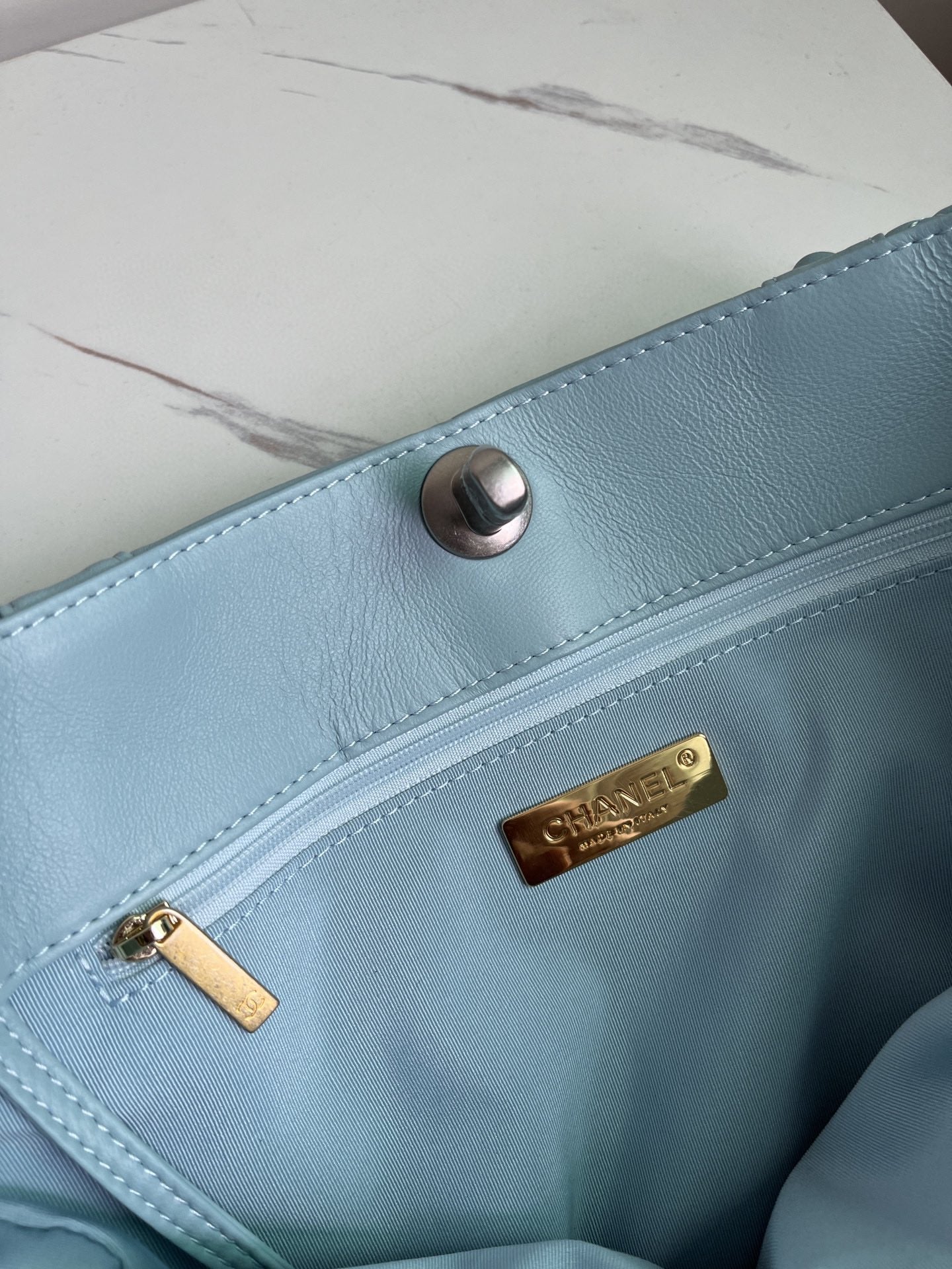 CHANEL 19 SHOPPING BAG 3519