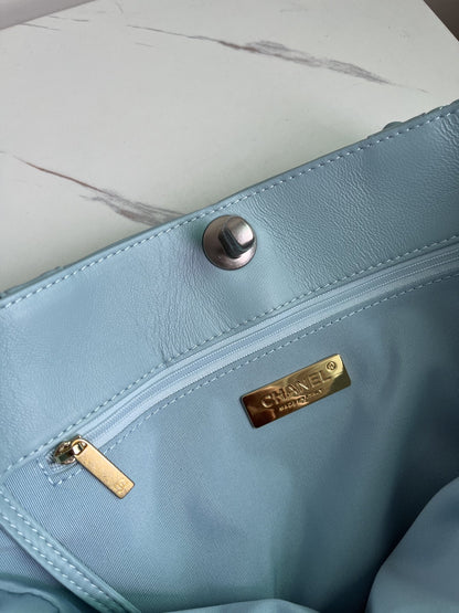 CHANEL 19 SHOPPING BAG 3519