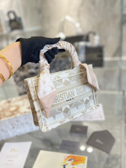 2022新型Diorミニ限定ハンドバッグ ディオールミニBOOK TOTEハンドバッグ
