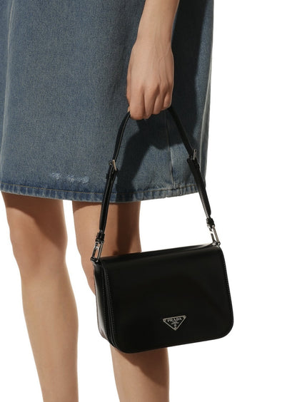 大人気！雑誌「VIVI」に掲載!藤田ニコルの愛用ブランドの新作バッグが掲載されたブラックレザーショルダーバッグ 大人の女性へ