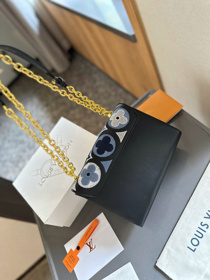 Louis Vuitton◇ネオクラシカルなツイストミディアムバッグの登場です