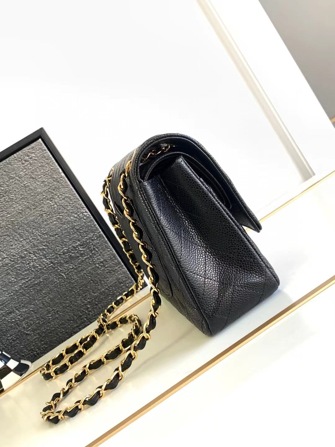 Chanel Flap Bag Carviar Leather Black Medium 1112