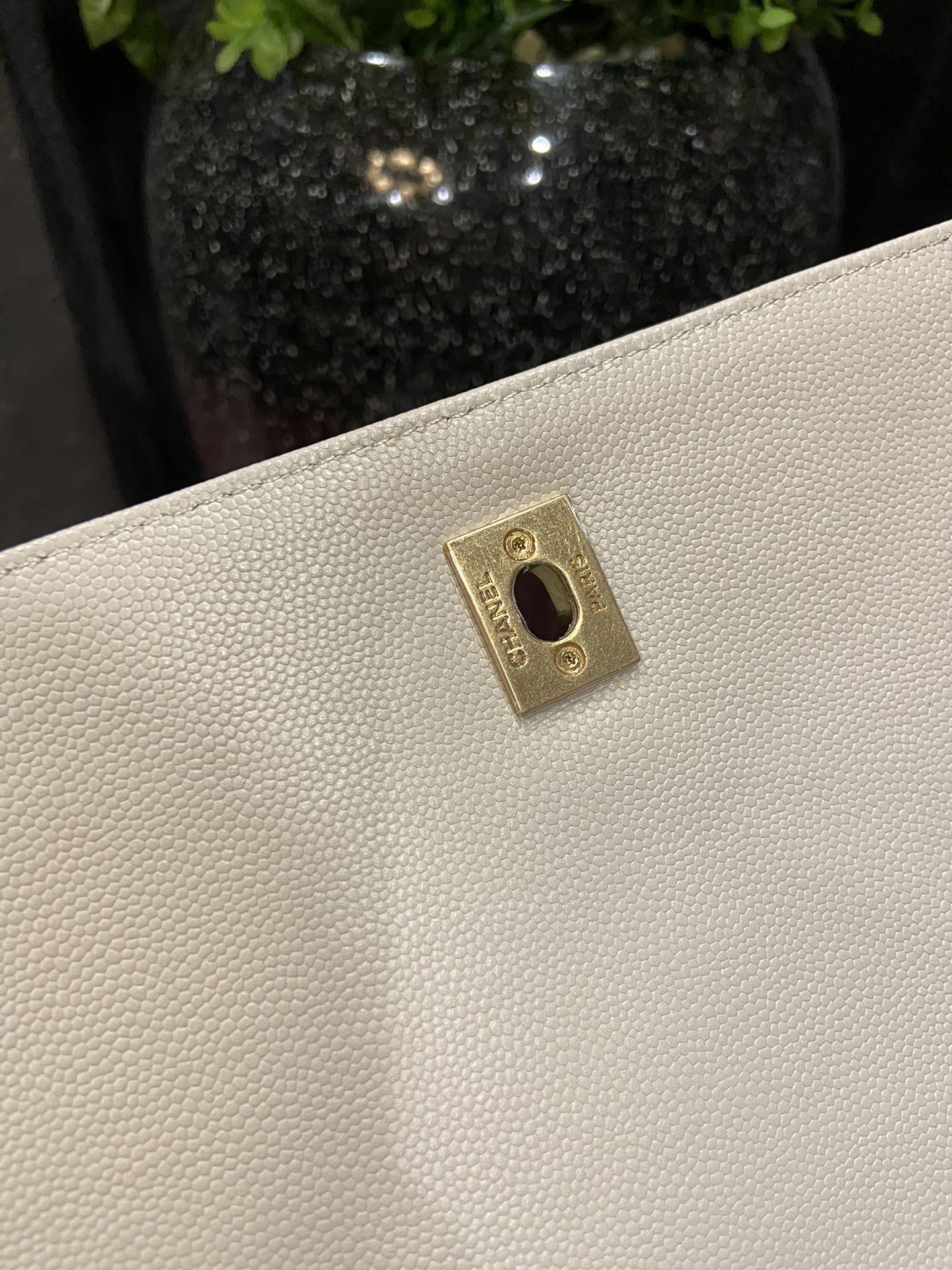 Chanel Cowhide handbag 92991