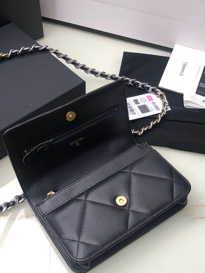 CHANEL 19 WALLET ON CHAIN 0957
