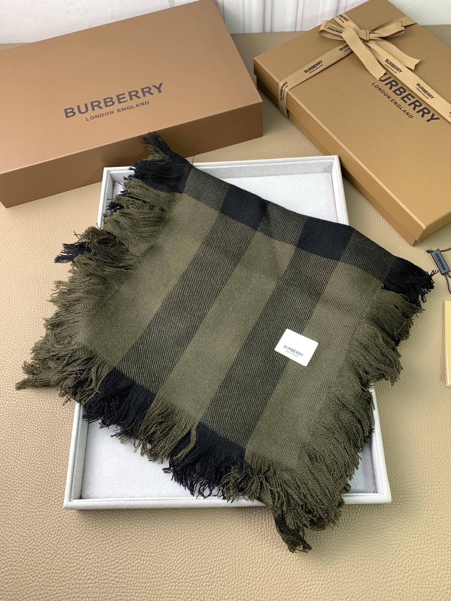 【2024】【BURBERRY バーバリー】オートクチュール ファッション トランジショナル カラー ロング ビアード スカーフ35*240CM