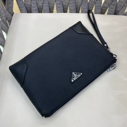 【PRADA 公式旗艦店】プラダ クラッチバッグ当日出荷 好評に付き再入荷！19*29*3CM