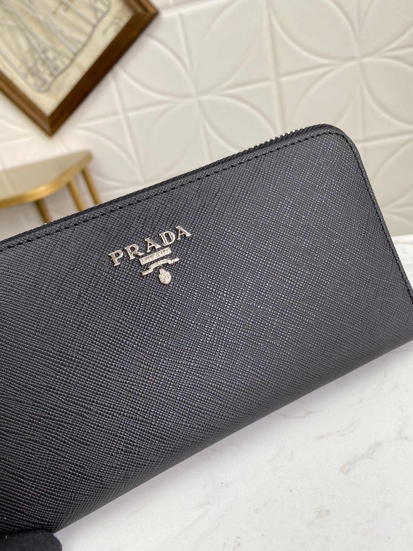 PRADA(プラダ) 財布19x12cm