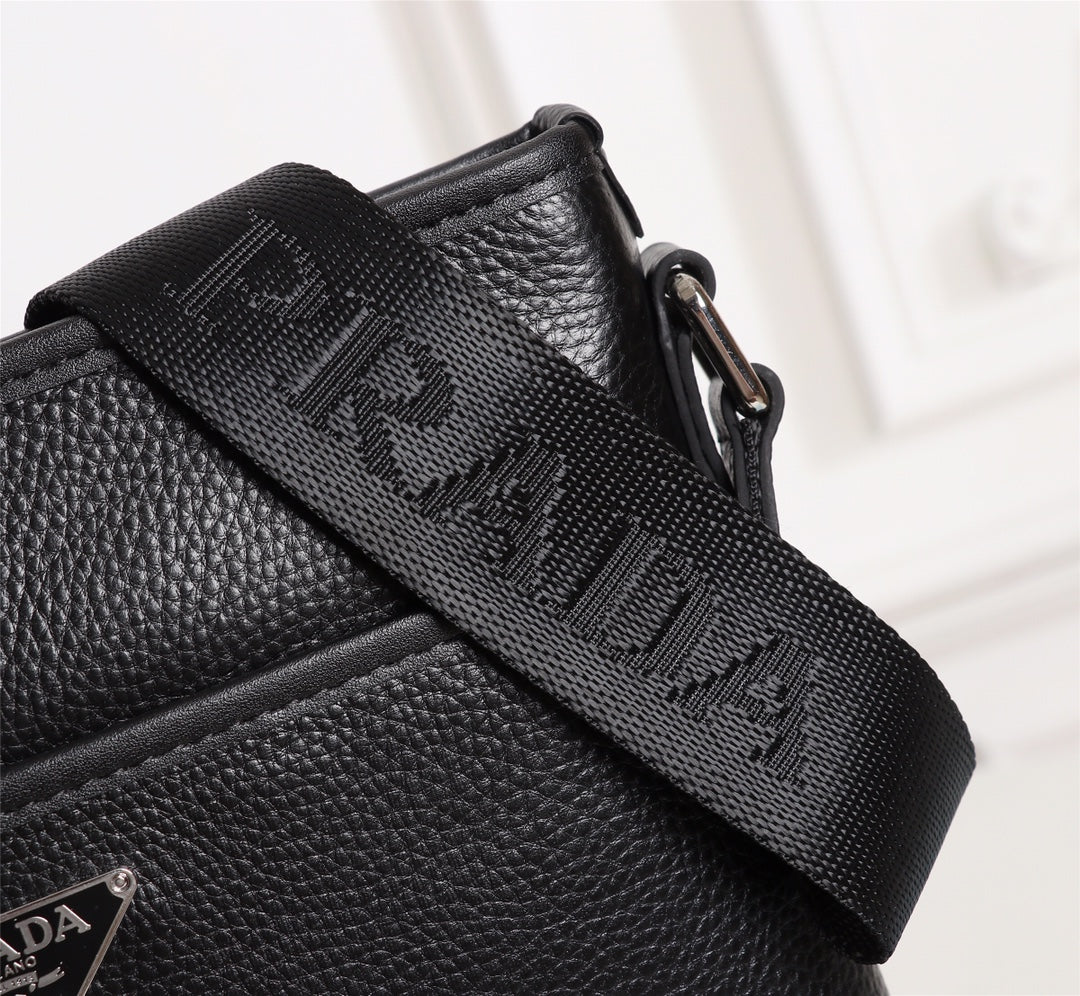 【PRADA 公式旗艦店】プラダ ショルダーバッグ 当日出荷 好評に付き再入荷！25*27*5CM