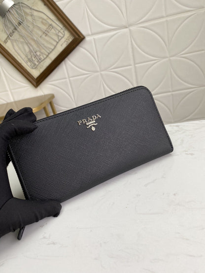 PRADA(プラダ) 財布19x12cm