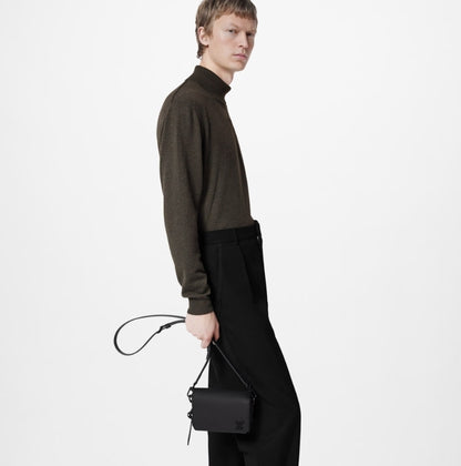 国内即発 LouisVuitton ファストラインウエアラブルウォレット