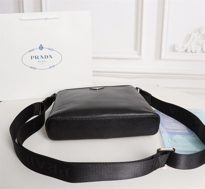 【PRADA 公式旗艦店】プラダ ショルダーバッグ 当日出荷 好評に付き再入荷！25*27*5CM