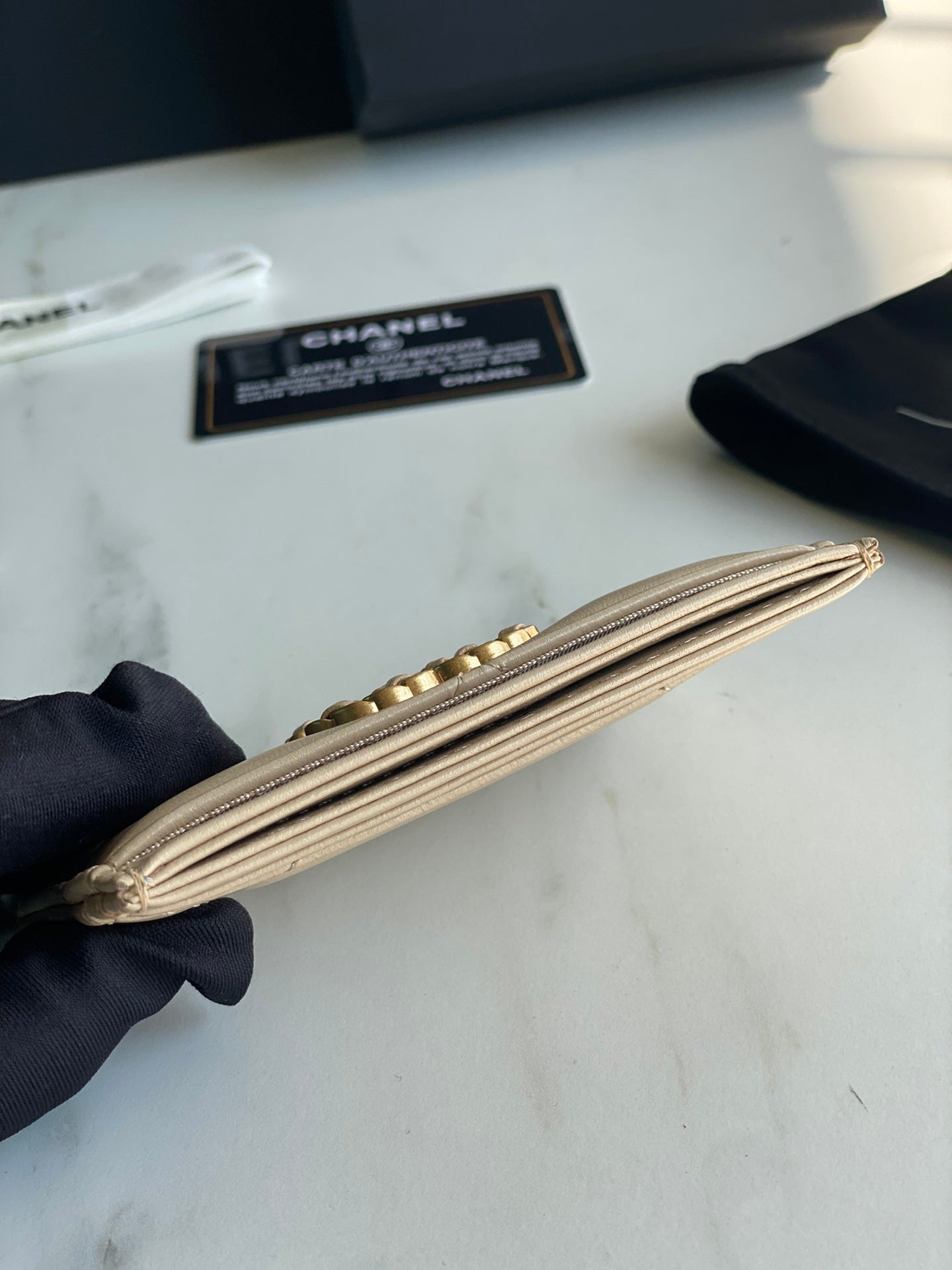 CHANEL 19 CARD HOLDER AP1167