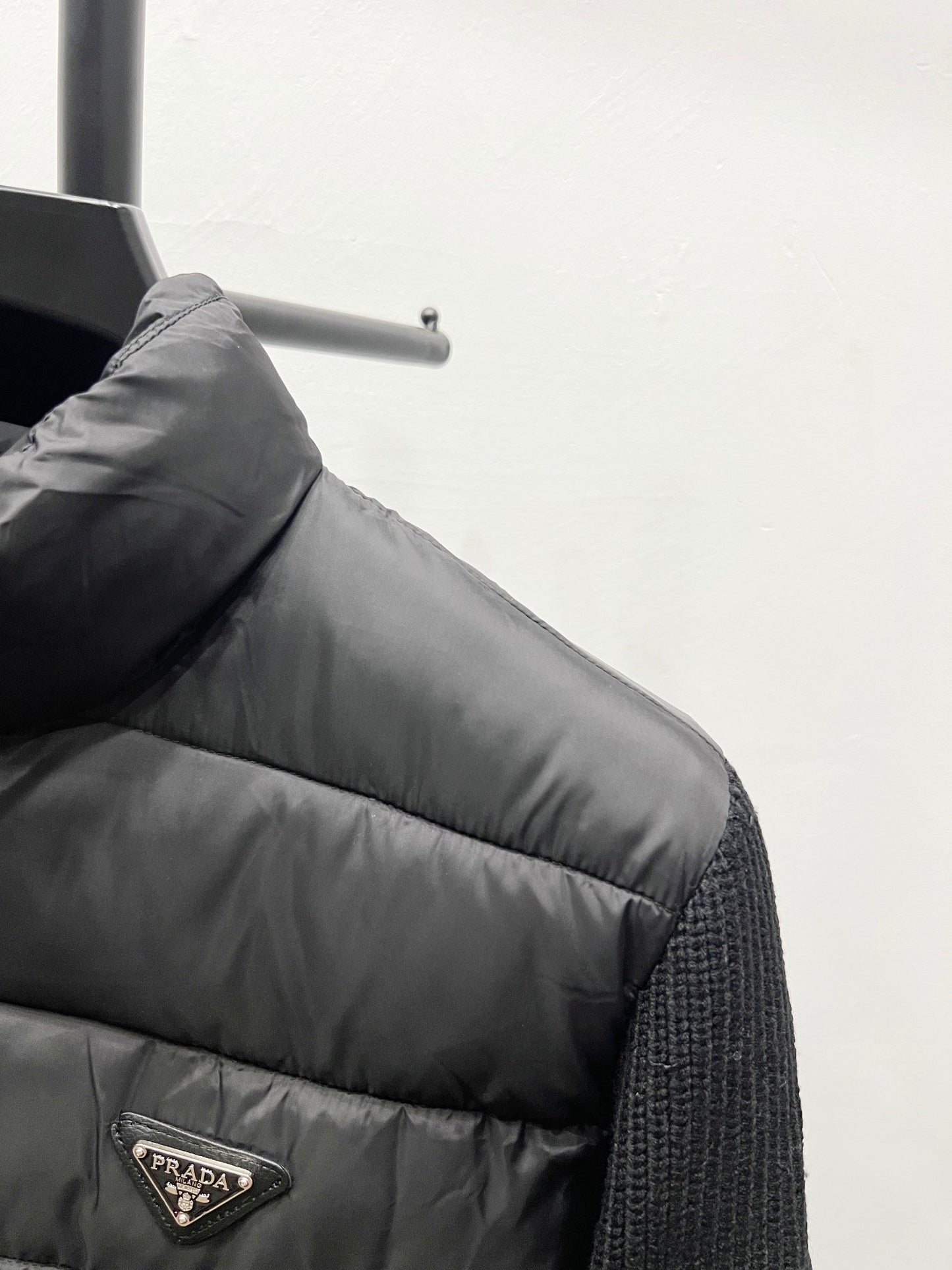 【PRADA旗艦店】ダウンジャケット、ご好評に付き再入荷！