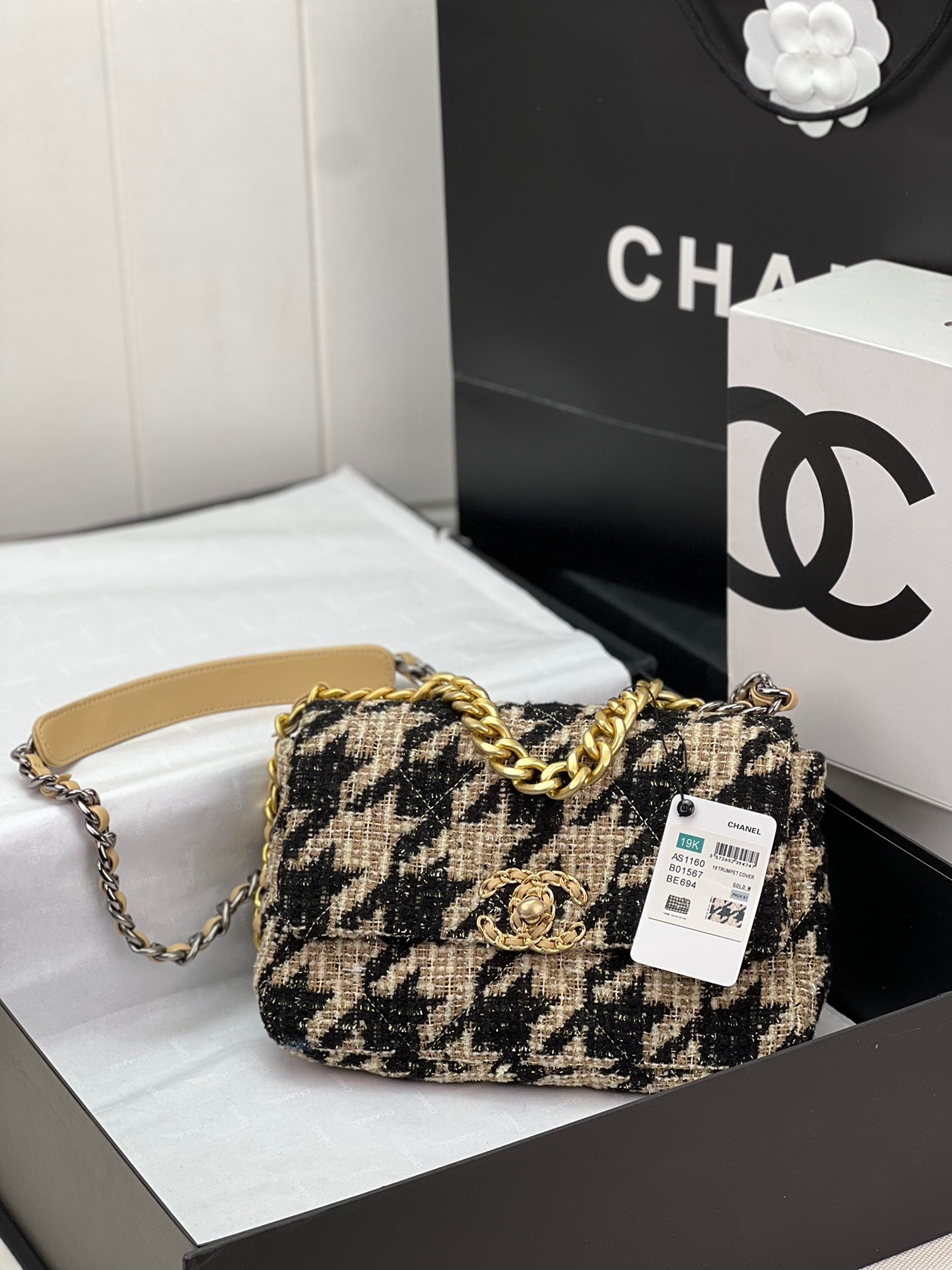 CHANEL 19 HANDBAG AS1161