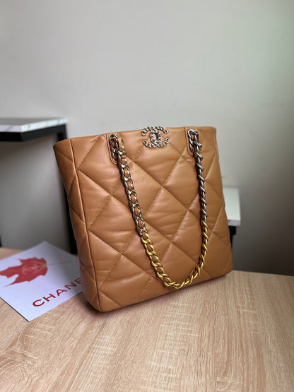 CHANEL 19 SHOPPING BAG 3519
