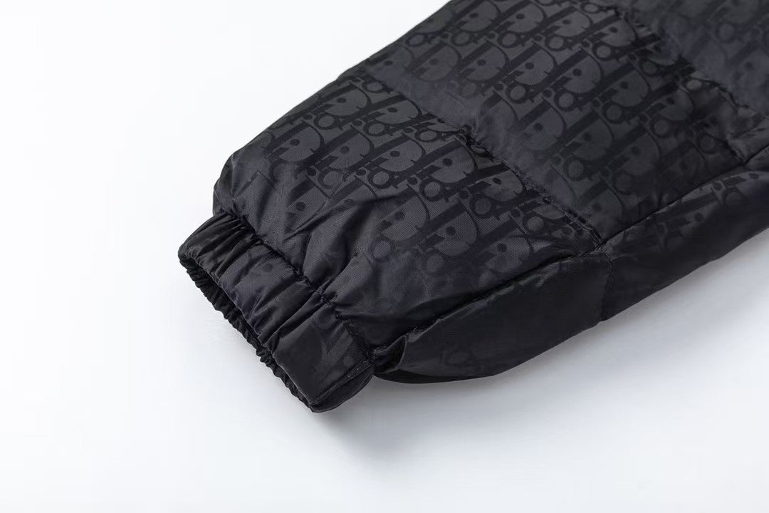 【DIOR公式 旗艦店】（ディオール ） ダウンジャケット、ご好評に付き再入荷！