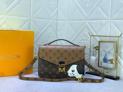 LouisVuitton モノグラムキャンバスボディにグレイン牛革のレオパードパッチ付き M47203 M40780