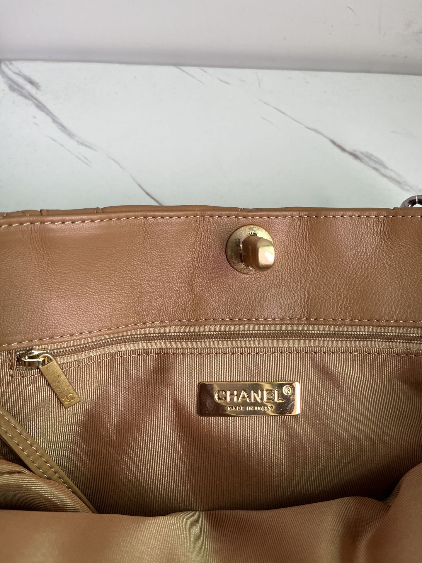 CHANEL 19 SHOPPING BAG 3519