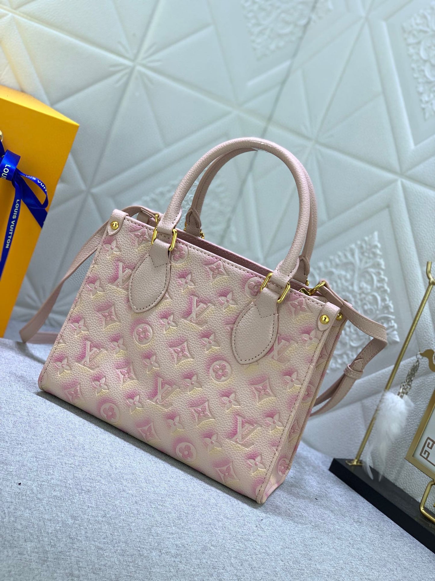 Louis Vuitton(ルイヴィトン) ONTHEGO バッグ 25x19cm