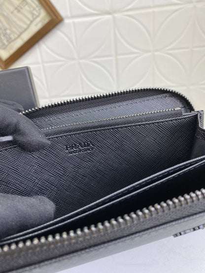 PRADA(プラダ) 財布19x12cm