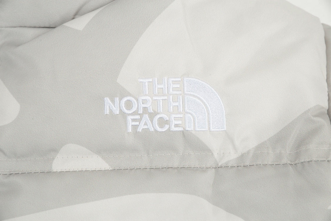 【The North Face】KAWS1996 ダウンジャケット ご好評に付き再入荷！