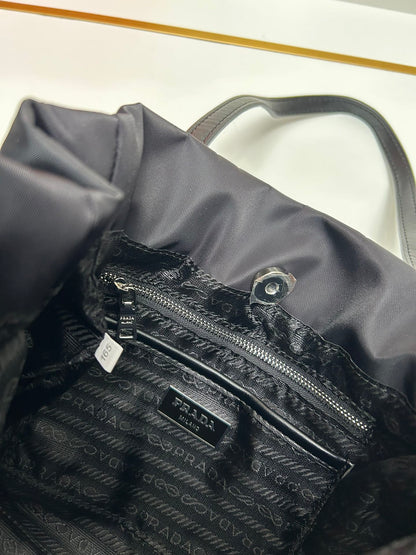 【PRADA 公式旗艦店】プラダ ハンドバッグ 当日出荷 好評に付き再入荷！28*22*8CM