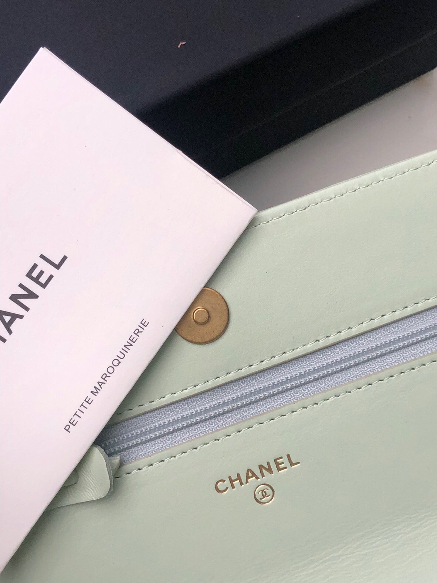 CHANEL 19 WALLET ON CHAIN 0957