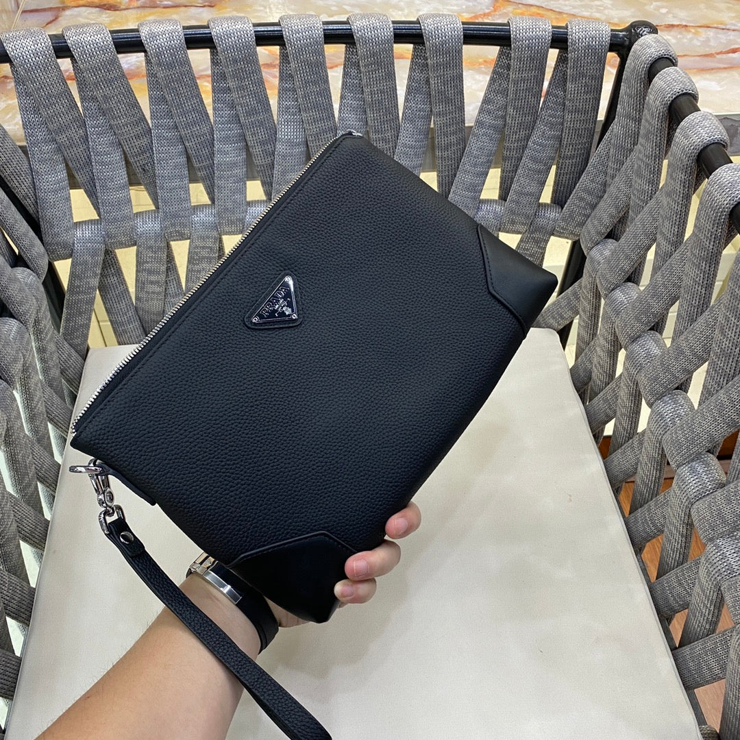 【PRADA 公式旗艦店】プラダ クラッチバッグ当日出荷 好評に付き再入荷！19*29*3CM