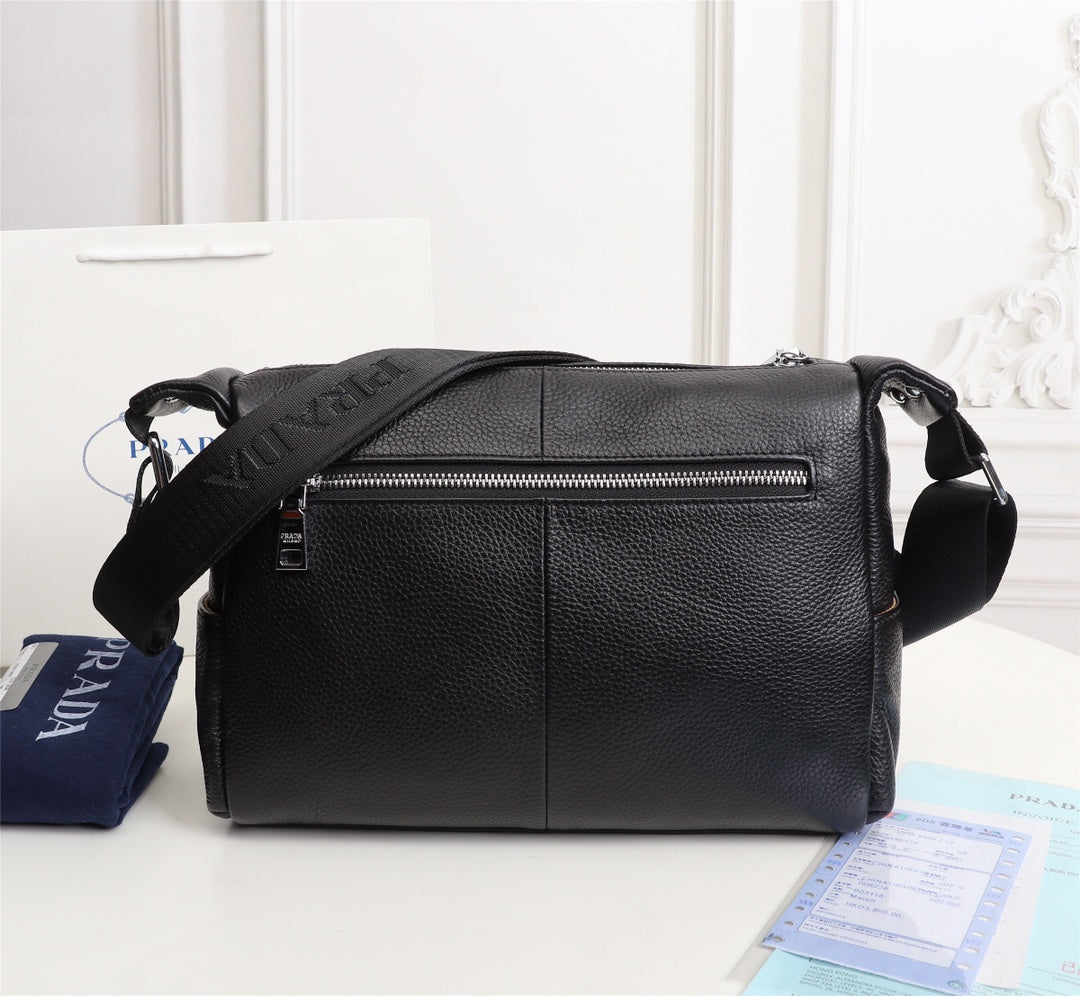 【PRADA 公式 旗艦店】プラダ 斜めがけバッグ 当日出荷 好評に付き再入荷！30*22*10CM