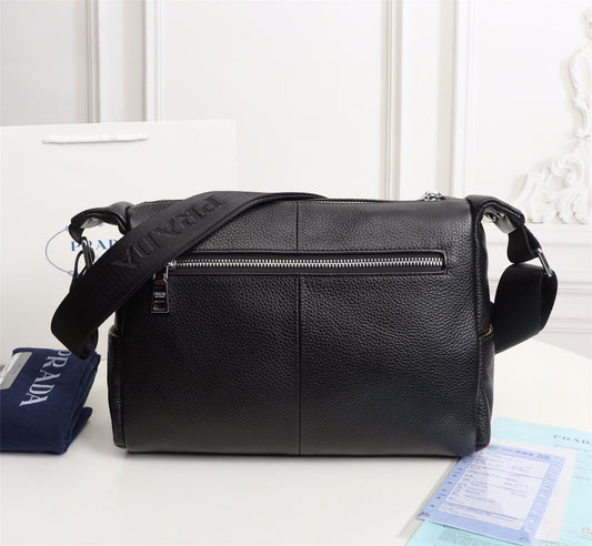 【PRADA 公式 旗艦店】プラダ 斜めがけバッグ 当日出荷 好評に付き再入荷！30*22*10CM