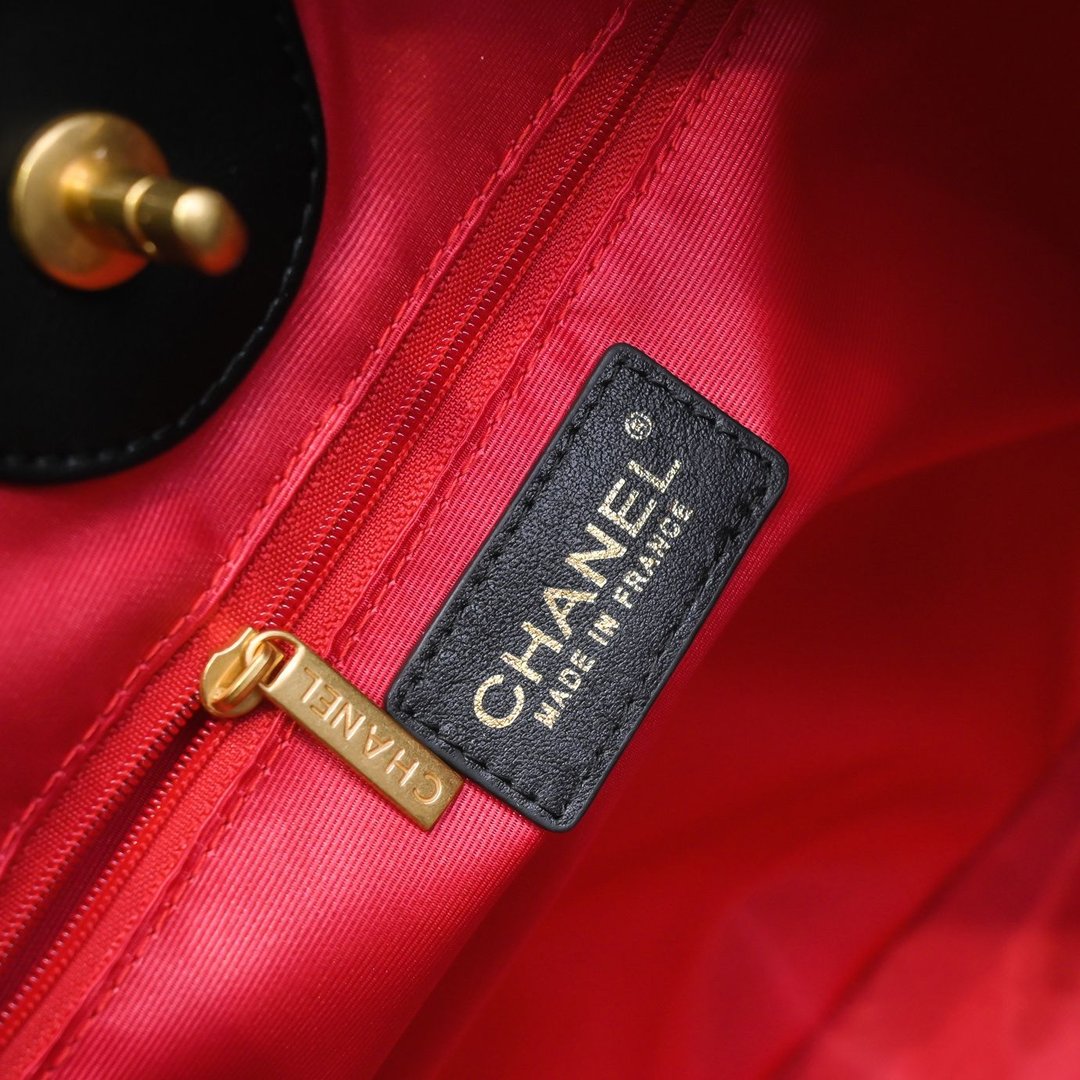 【Chanel 】【シャネル】ショルダーバッグ & クロスボディバッグ 28x29x7 cm