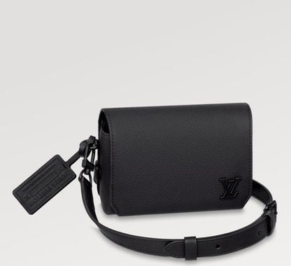 国内即発 LouisVuitton ファストラインウエアラブルウォレット