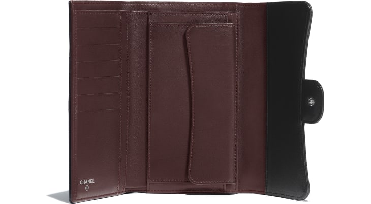 クラシックフラップ財布