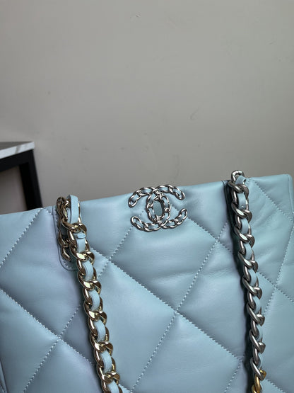 CHANEL 19 SHOPPING BAG 3519