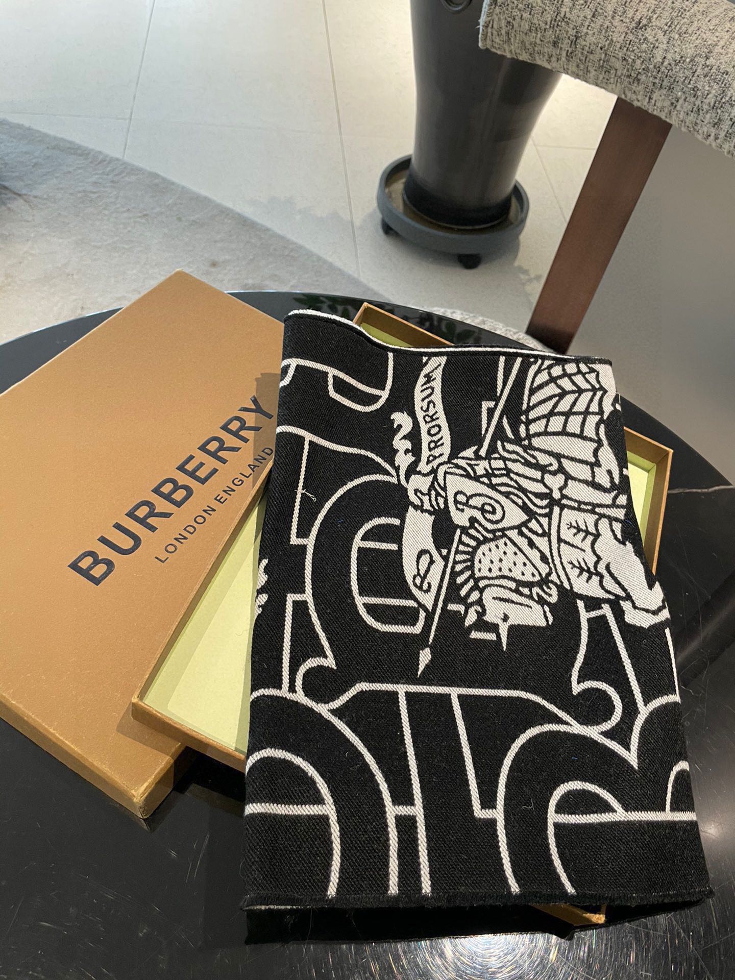 【2024】【BURBERRY バーバリー】スカーフ33*188CM