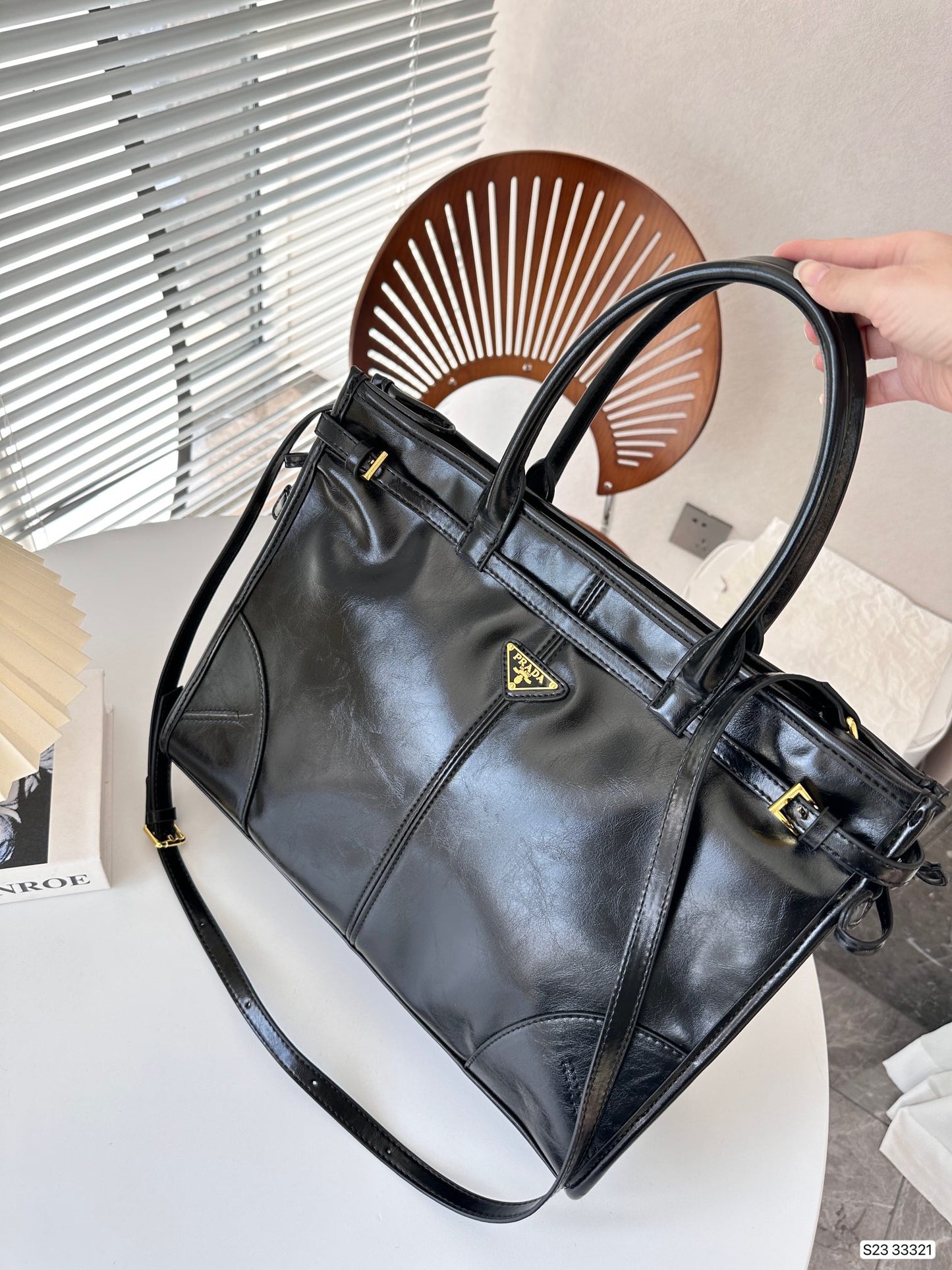 【PRADA 公式旗艦店】 プラダ 斜めがけバッグ当日出荷 好評に付き再入荷38*30CM