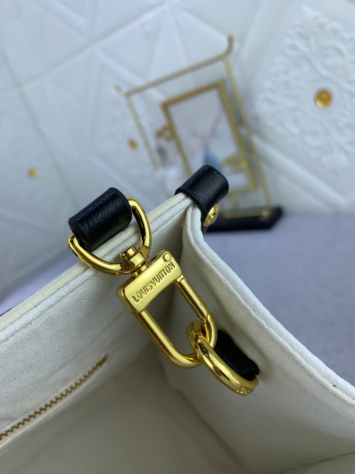 Louis Vuitton(ルイヴィトン)新作モデルが登場【LV CRAFTY ONTHEGO ハンドバッグ】