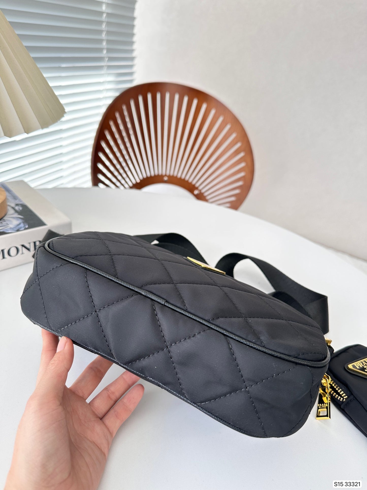 【PRADA 公式旗艦店】 プラダ 斜めがけバッグ当日出荷 好評に付き再入荷24*16CM