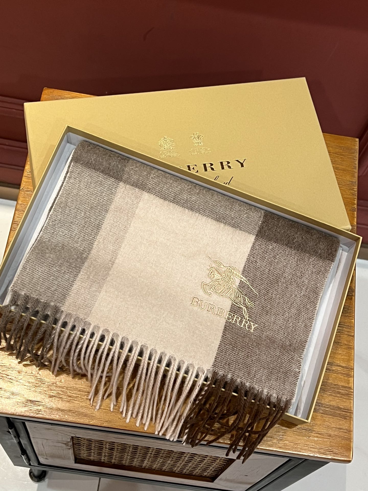 【BURBERRY バーバリー】スカーフ32*180CM 241108